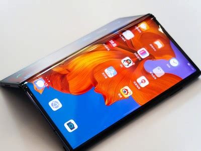 HUAWEI готовит недорогой складной смартфон и раскладушку с гибким ...