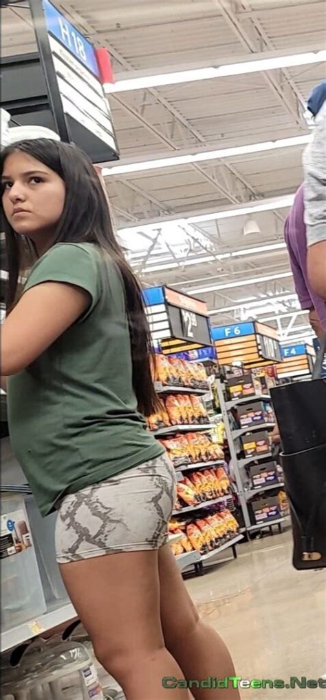 Tight Ass Cute Girl Shows On Candid Teens