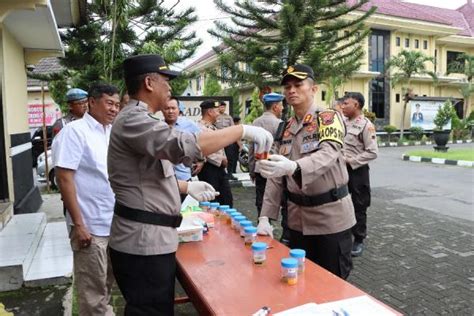 Polisi Di Magelang Jalani Tes Urine Mendadak Begini Hasilnya