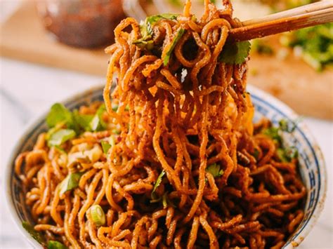 Традиционное блюдо китайского города – горячая сухая лапша - Кулинарные ...