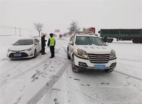 中卫分局执法四大队以雪为令确保公路平安畅通