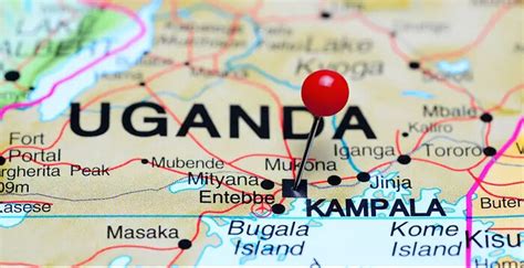 Уганда: притворившись прихожанином исламист прыснул пастору в лицо ...