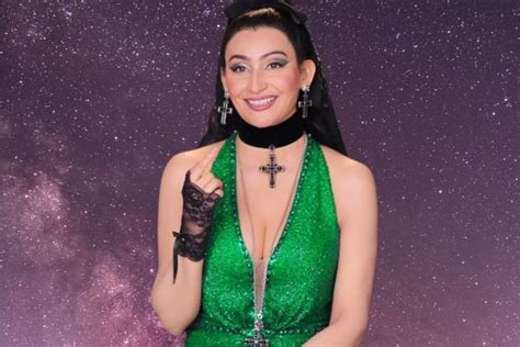 shalini passi net worth