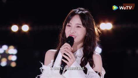 Được khen hát hay nhưng hot girl Thái Lan lại đơ người vì không hiểu giám khảo Sáng tạo doanh