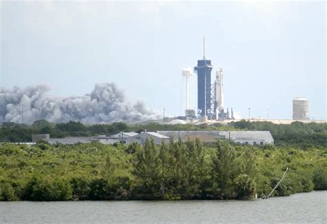 Falcon Heavy Test Fired At Kennedy Space Center Space News And Blog