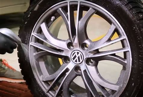 Почему литые диски на машине надо всегда чистить с обеих сторон