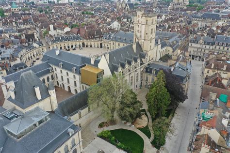 Un Lieu Une Histoire Palais Des Ducs De Bourgogne Cœur Historique