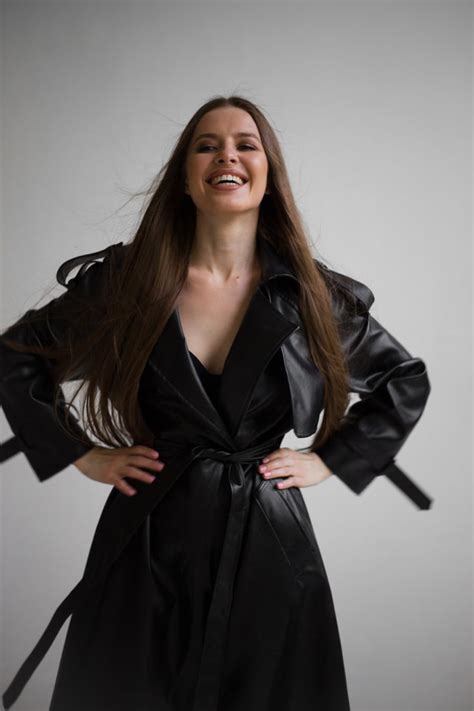 Чёрный плащ | Wrap dress, Robe, Dress