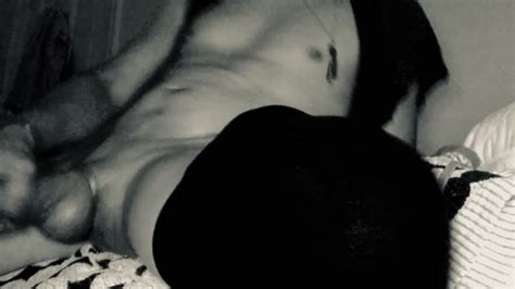 Поглаживание соло твердого члена Pornhub Gay