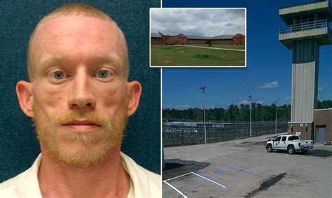 Man 30 Serving A Life Sentence For Sex Trafficking Escapes From Prison In Alabama Daily Mail