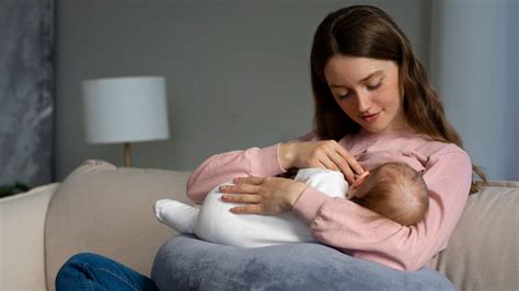 knowing  kolostrum    benefits     mother