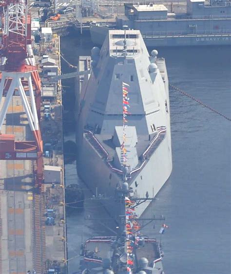 スタイリッシュな米駆逐艦「ズムウォルト」が日本初寄港 イザ！