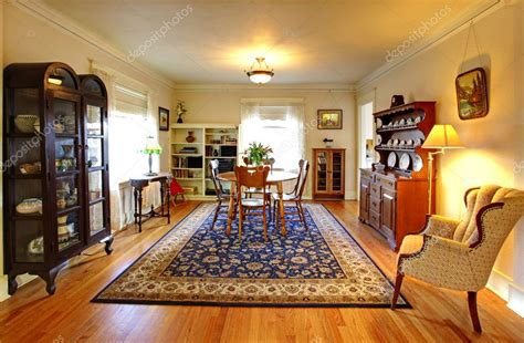 Cute Old House Dining Room With English Style — Stock Photo