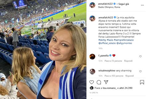 Dallo Stadio Con La Figlia Alla Camera Da Letto In Topless Anna