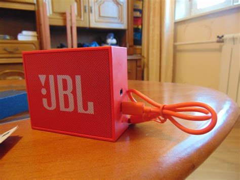 Как заряжать колонку jbl с алисой