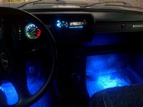 сделал диодные ленты в ноги — Lada 21074, 1,6 л, 2003 года ...