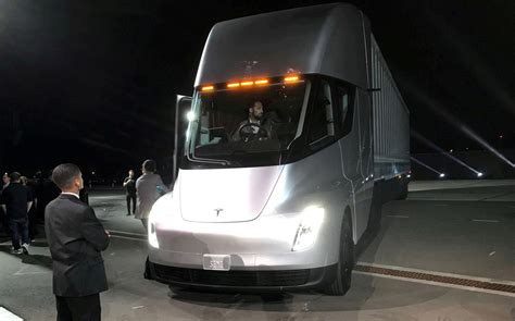 Teslas First Electric Semi Trucks To Arrive At Pepsi In December