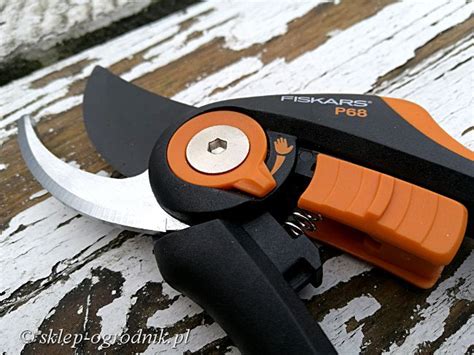 SEKATOR RĘCZNY NOŻYCOWY SmartFit P68 FISKARS 111610