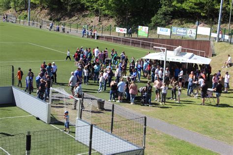 Ein blau weißes Fußballfest SV Adler 09 Niederfischbach