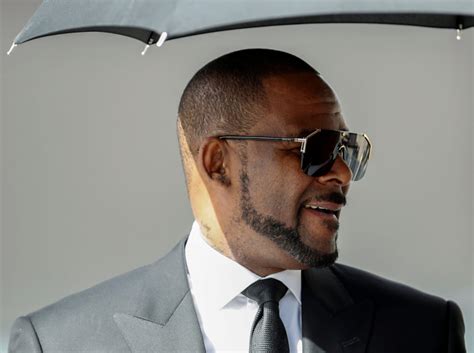 R Kelly Charged With New Sex Related Crimes In Chicago Pbs Newshour