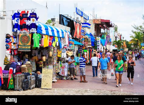 Shoppers on 5th Avenue, Playa Del Carmen, Riviera Maya, Mexico Stock ...