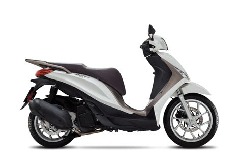 Piaggio Medley: light high wheel scooter: 125cc and 150cc