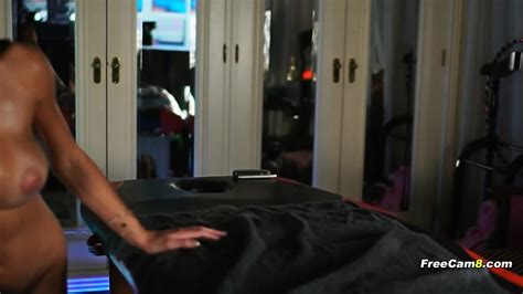 Super Hot Lesbians Take Turns Licking Each Other S Pussy