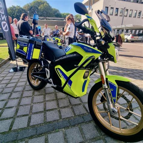 Landespolizei M V Testet Zwei Elektro Motorräder Wir Sind Müritzerwir Sind Müritzer