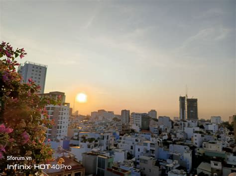 Trên tay Infinix Hot 40 Pro Free Fire Ngoại hình siêu đẹp cụm camera 3 mắt 108MP giá 4 29 triệu