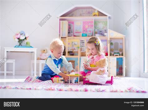 Kids Playing Dolls In Living Room - 7isguihx8xof M / One space that ...