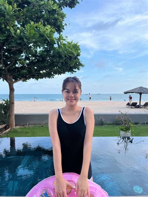 Ph M Qu Nh Anh Di N Bikini Khoe C N M T M C V V C D Ng M B M Con