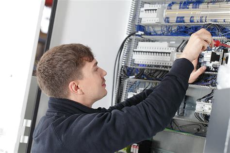 Produktion Emco Werkzeugmaschinen Drehmaschinen Fräsmaschinen Zum Cnc