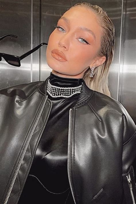 A Sexy Nude Lip Glossbe It Brown Or Pink Is The Cult Favourite Trend Celebrities Like Hailey