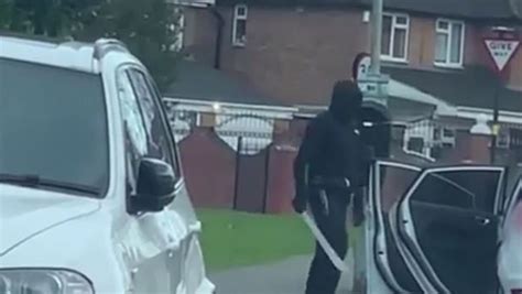 Masked Machete Wielding Youths Fight In Broad Daylight On The Streets