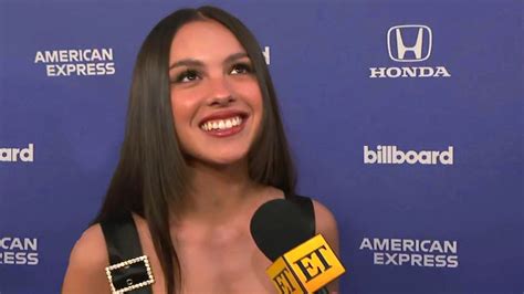 Plus Sized Model Ashley Graham Rocks Tiny Bikini In Sports Illustrated Swimsuit Ad