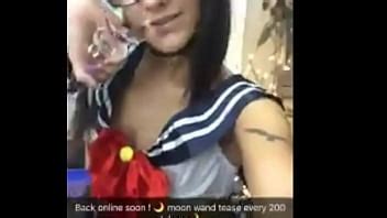 Julia chupando juguete Sintiéndose cachonda en VIVO Filtrado XVIDEOS