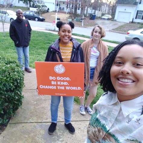 4 Ways that Volunteering Increases Happiness - Activate Good