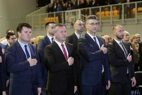 Plenković HDZ je jedina ozbiljna politička opcija a ova je Vlada