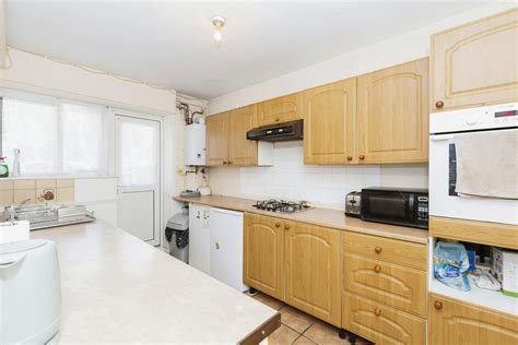 Free property report 2, Althorne Gardens, London, E18 2DA - Chimnie