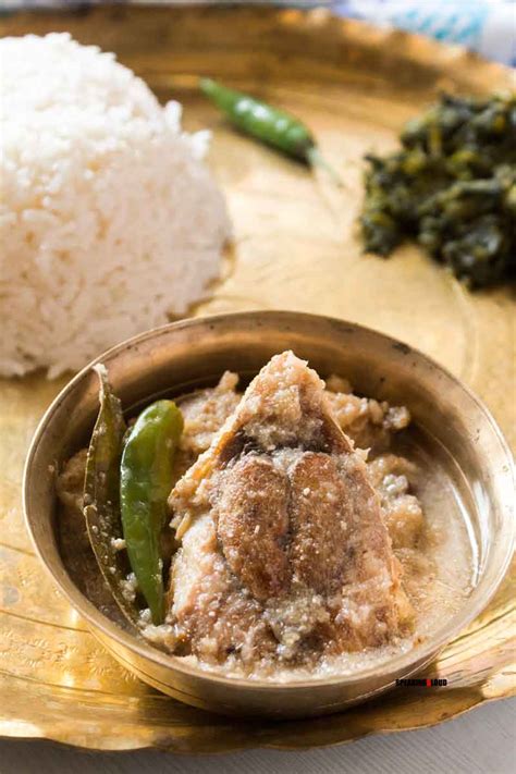 Doi Ilish | Hilsa Fish in Yogurt Gravy Recipe - Bengali Fish Recipes