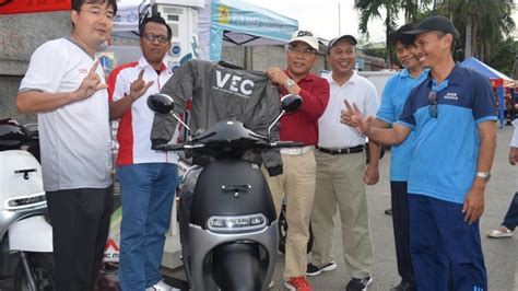 Motor Listrik Viar Tebar Pesona Di Car Free Day Danau Sunter Berita