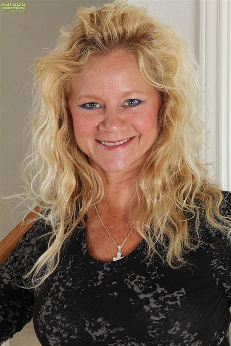 Blonde MILF Ali Jones Caress Her Pussy MILF Fox