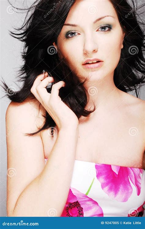 Brunette Hermoso Imagen De Archivo Imagen De Hermoso 9247005