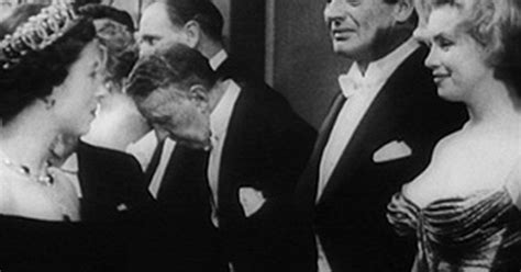 Loạt ảnh chứng minh đến quả bom sex Marilyn Monroe cũng không đẹp bằng Nữ hoàng Anh