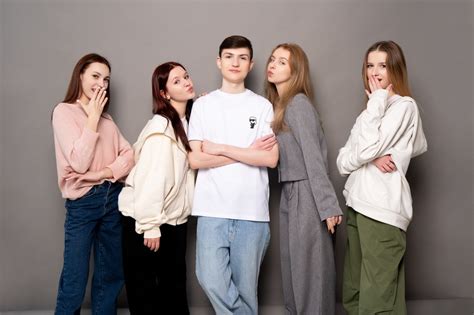 Выпускные альбомы для 9 и 11 классов. Стильные выпускные альбомы в ...