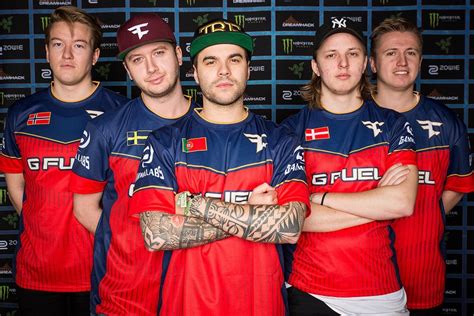 Faze Clan Anuncia Retorno Da Coleção Tricolor Uniforme Lançado Em 2016 Draft5 Notícias E