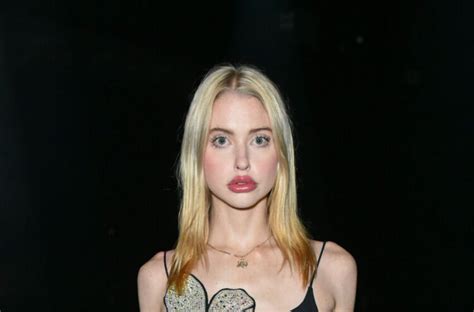 Sexy Chloe Cherry Bikini Pics