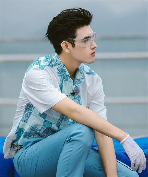 Trần Phi Vũ diễn viên lộ ảnh nóng với hot girl mạng là ai