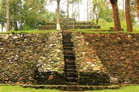 Mengungkap Sisi Misteri Dan 3 Mitos Punden Berundak Di Candi Kethek