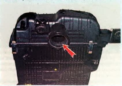 Замена воздушного фильтра на Рено Логан 2